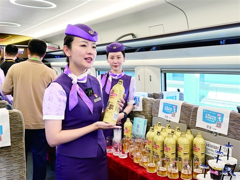 铁路部门为了本次通车活动,精心准备琳琅满目的旅游产品